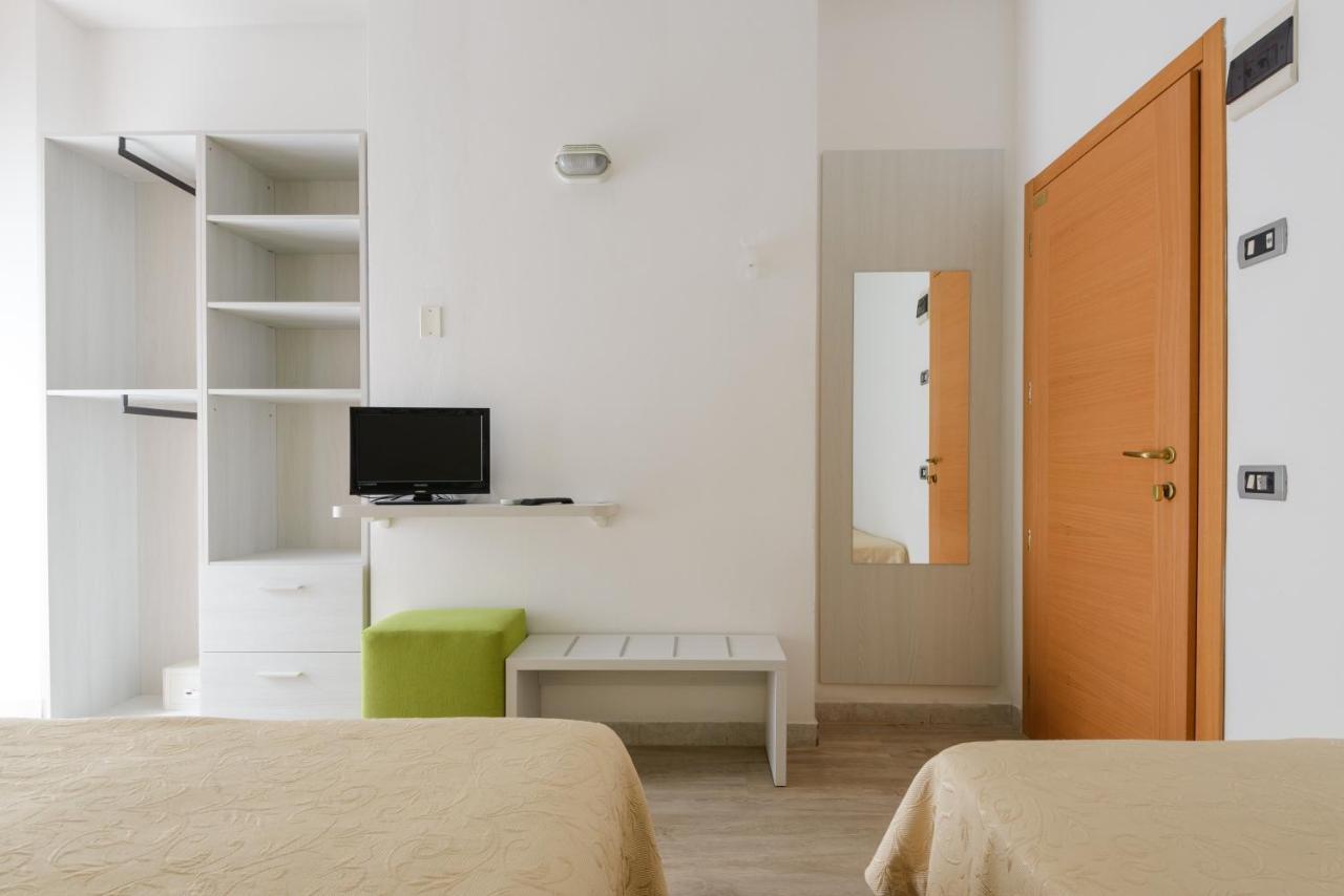 Hotel Clipper Cattolica Bagian luar foto
