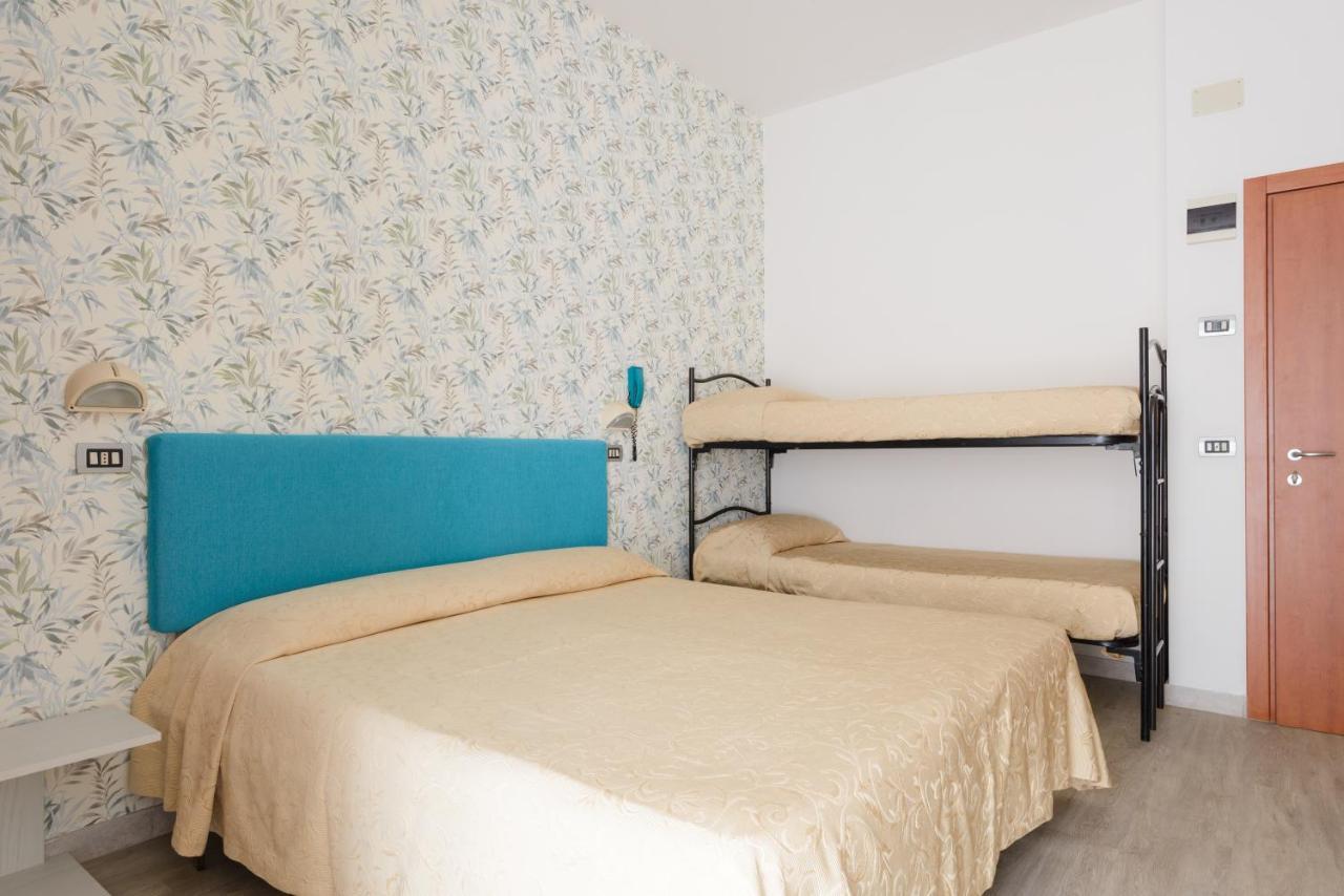 Hotel Clipper Cattolica Bagian luar foto