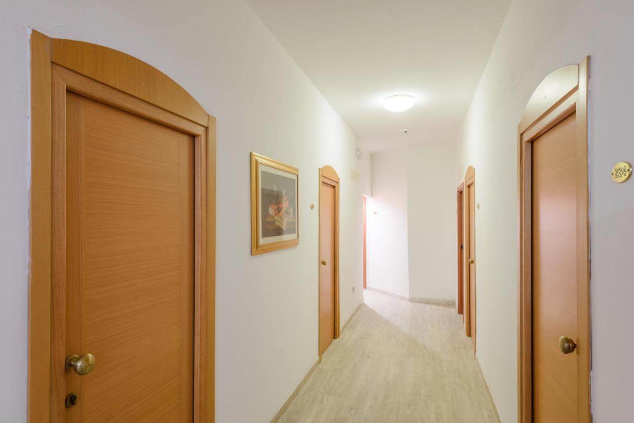 Hotel Clipper Cattolica Bagian luar foto