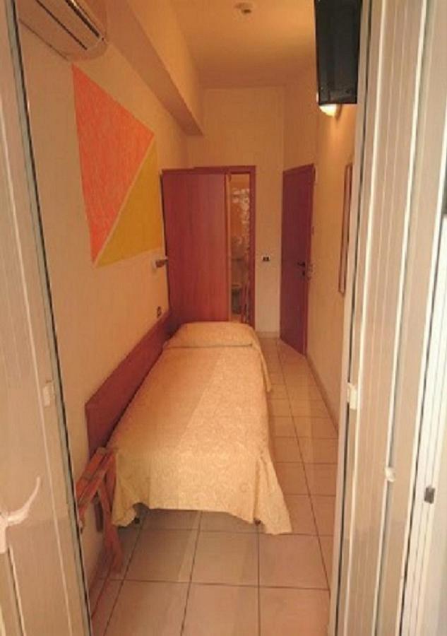 Hotel Clipper Cattolica Bagian luar foto
