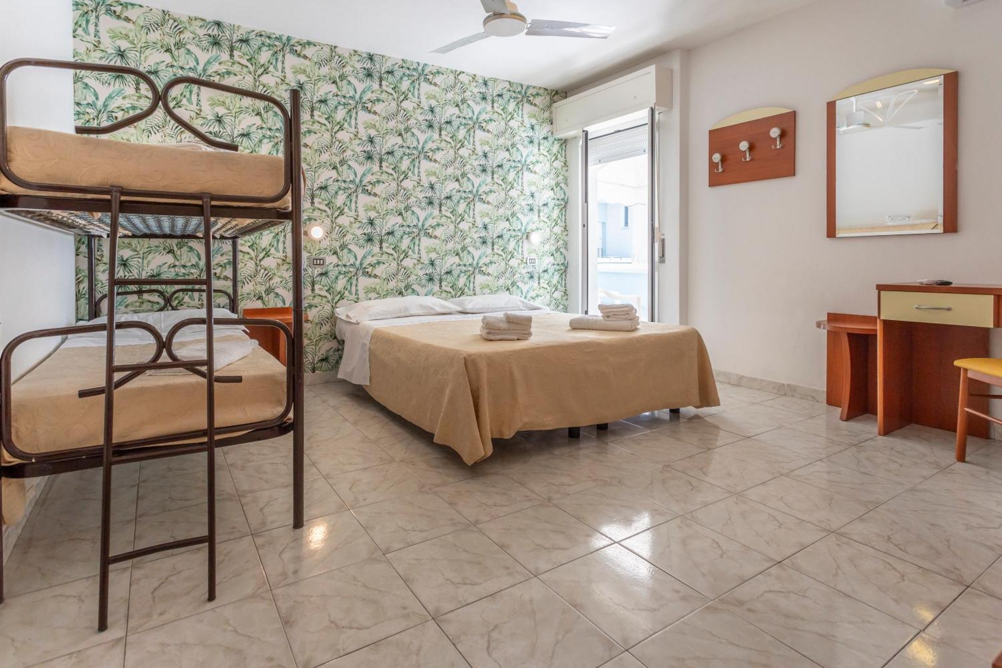 Hotel Clipper Cattolica Bagian luar foto