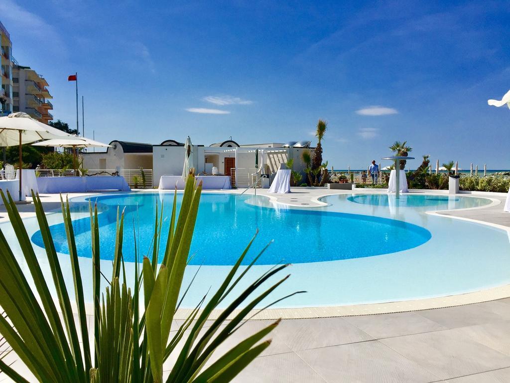 Hotel Clipper Cattolica Bagian luar foto
