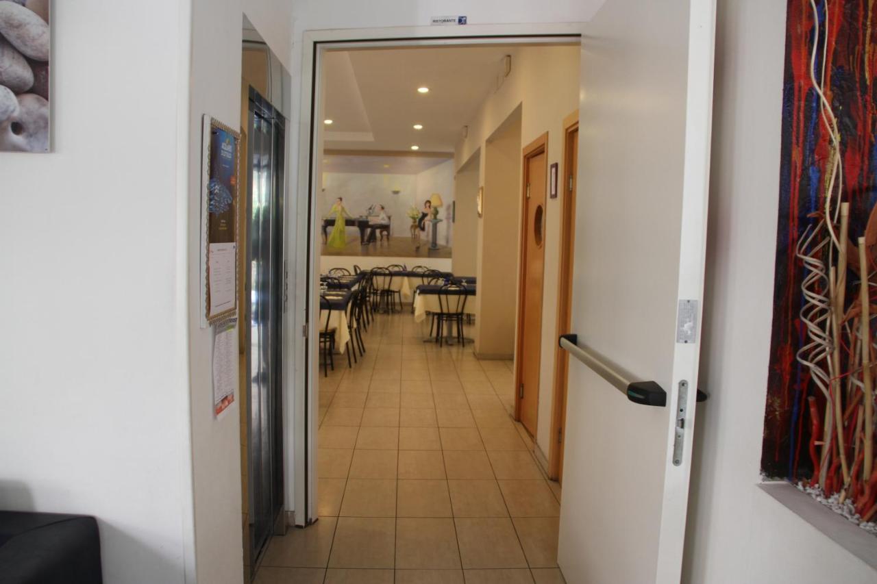 Hotel Clipper Cattolica Bagian luar foto