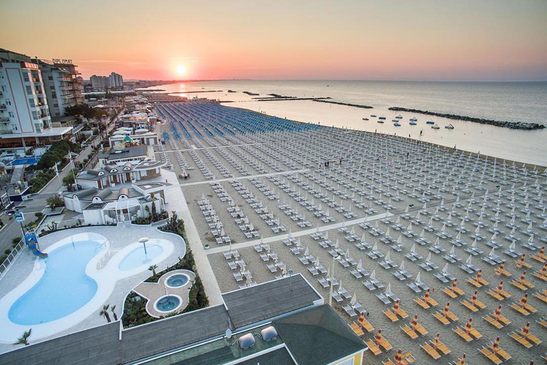 Hotel Clipper Cattolica Bagian luar foto